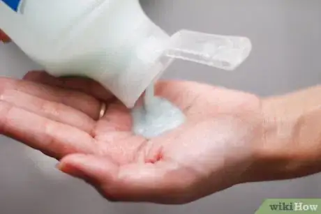 Immagine titolata Wash Your Hair Using Only Natural Ingredients Step 8
