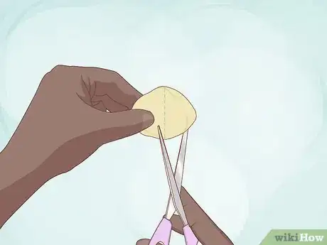 Immagine titolata Make Cat Toys out of Common Household Items Step 37