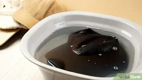 Immagine titolata Wash a Baseball Cap by Hand Step 4