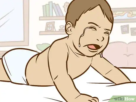 Immagine titolata Teach a Baby to Crawl Step 13