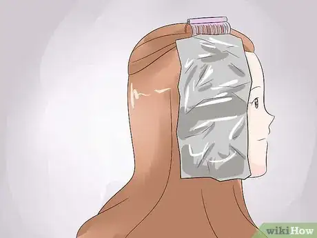 Immagine titolata Put a Streak of Color in Your Hair Step 8