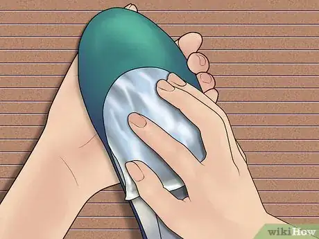 Immagine titolata Stretch Tight Ballet Flats Step 2