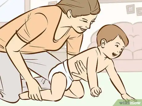 Immagine titolata Teach a Baby to Crawl Step 12