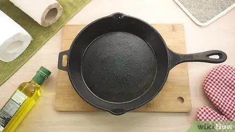 Immagine titolata Season a Cast Iron Skillet Step 15