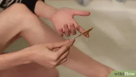 Immagine titolata Wax Your Legs Step 16