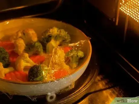 Immagine titolata Steam Vegetables in the Microwave Step 7