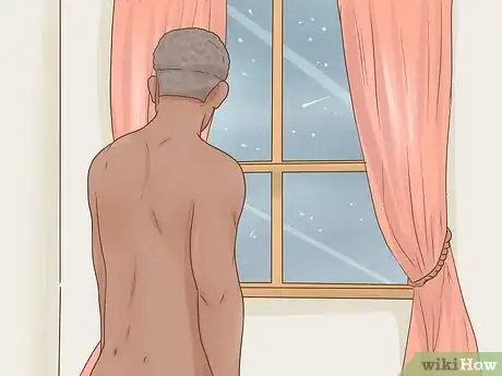 Immagine titolata Be Naked More Often While Living With Family Step 7