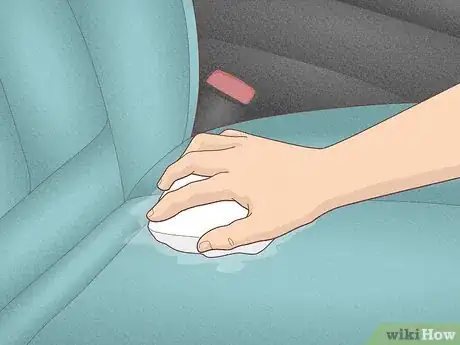 Immagine titolata Clean a Blood Stain from Car Upholstery Step 10