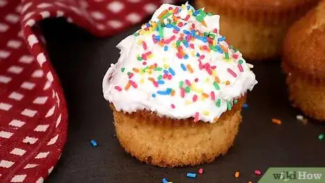 Immagine titolata Decorate Cupcakes Without Icing Step 1