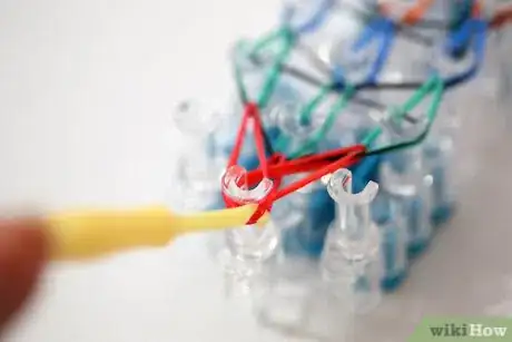 Immagine titolata Make a Rainbow Loom Bracelet Step 30