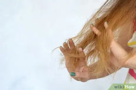 Immagine titolata Style Wavy Hair Step 5