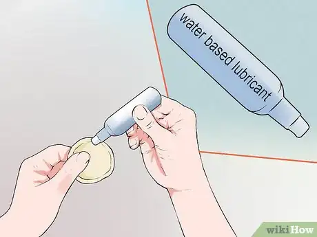Immagine titolata Put On a Condom with Foreskin Step 2