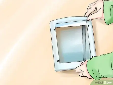Immagine titolata Fit a Cat Flap Step 14