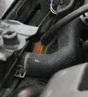 Sostituire un Tubo del Radiatore che Perde