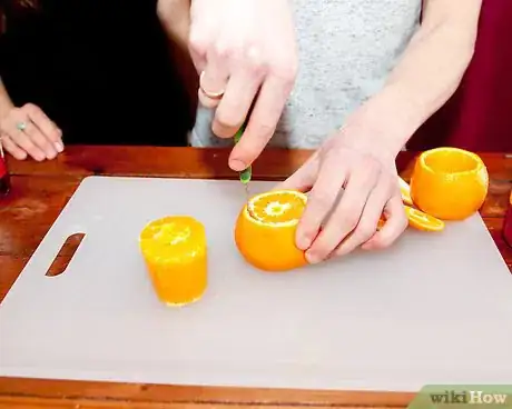 Immagine titolata Make Vodka Infused Oranges Step 2