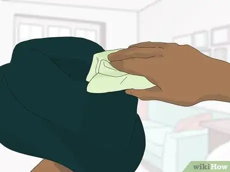 Immagine titolata Get Sweat Stains Out of Hats Step 15