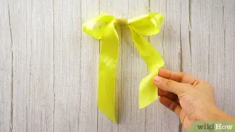 Immagine titolata Make a Bow Out of a Ribbon Step 21