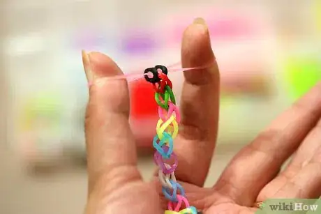Immagine titolata Make a Rainbow Loom Bracelet Step 37
