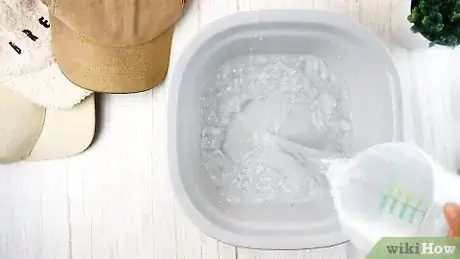 Immagine titolata Wash a Baseball Cap by Hand Step 1