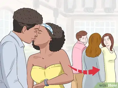 Immagine titolata Peck Kiss a Guy Step 8