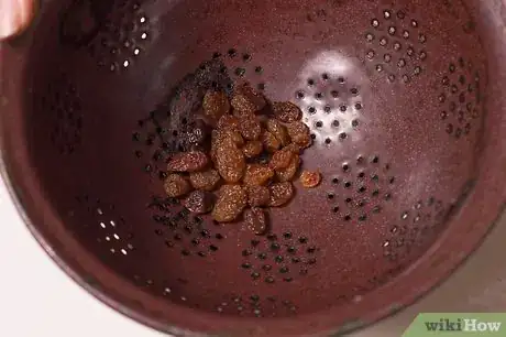 Immagine titolata Plump Raisins Step 19