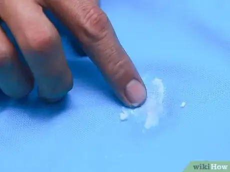 Immagine titolata Remove Ink Stains from Polyester Step 16