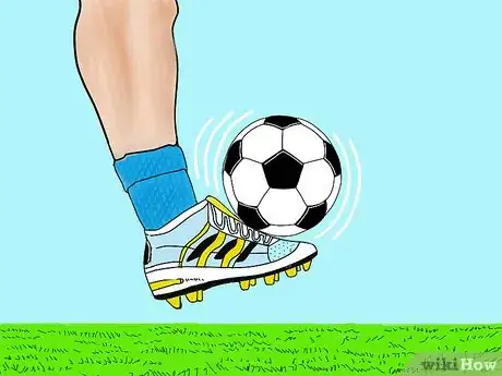 Immagine titolata Do an Around the World in Soccer Step 4