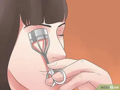 Immagine titolata Grow Back Your Eyelashes After They Fall Out Step 5