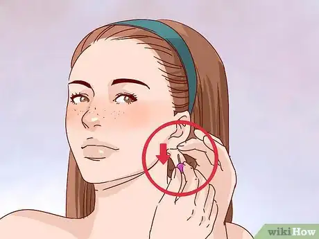 Immagine titolata Hide an Ear Piercing Step 7