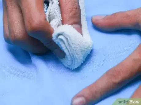 Immagine titolata Remove Ink Stains from Polyester Step 12
