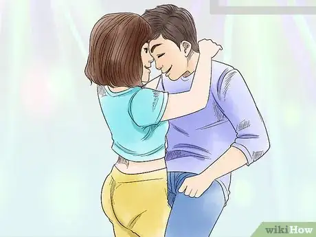 Immagine titolata Flirt with a Guy Step 11