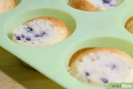 Immagine titolata Add Filling to a Cupcake Step 1