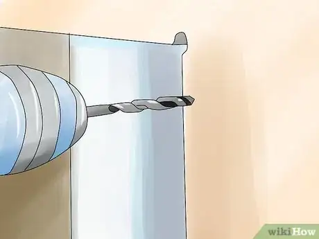 Immagine titolata Fit a Cat Flap Step 13