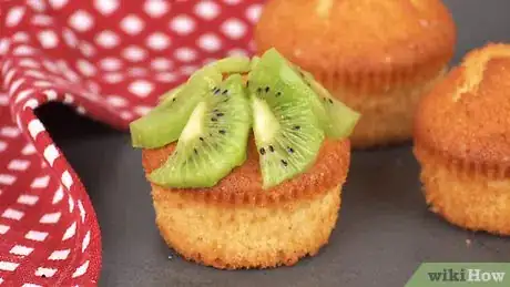 Immagine titolata Decorate Cupcakes Without Icing Step 4