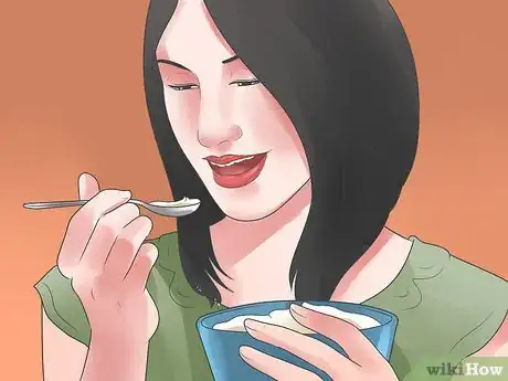 Immagine titolata Grow Back Your Eyelashes After They Fall Out Step 4