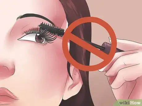Immagine titolata Grow Back Your Eyelashes After They Fall Out Step 2