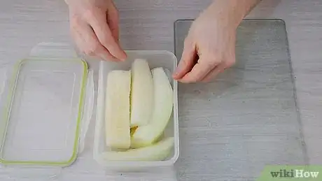 Immagine titolata Cut a Honeydew Melon Step 13