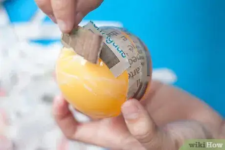 Immagine titolata Make Papier Mâché Eggs Step 4