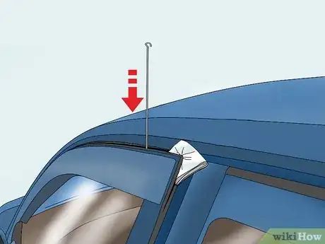 Immagine titolata Use a Coat Hanger to Break Into a Car Step 4