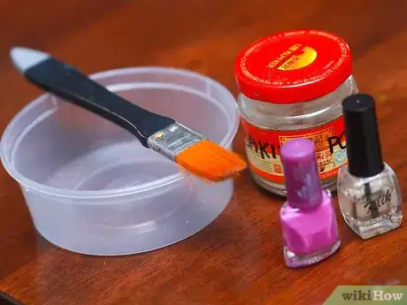 Immagine titolata Make Matte Nail Polish Step 1