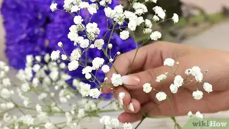 Immagine titolata Make a Wrist Corsage Step 3