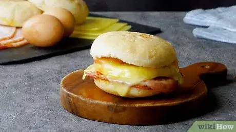 Immagine titolata Make an Egg McMuffin Step 10