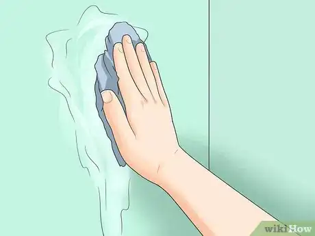 Immagine titolata Wash Egg off a House Step 1