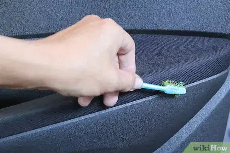 Immagine titolata Clean Car Upholstery Step 12