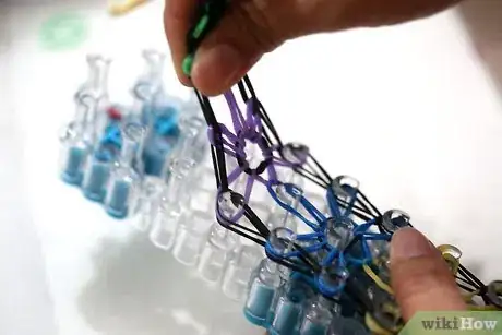 Immagine titolata Make a Rainbow Loom Bracelet Step 20Bullet2