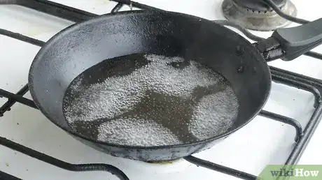 Immagine titolata Clean a Cast Iron Skillet Step 2