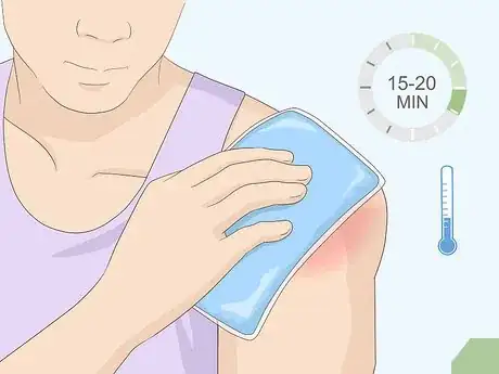 Immagine titolata Fix a Dislocated Shoulder Step 3