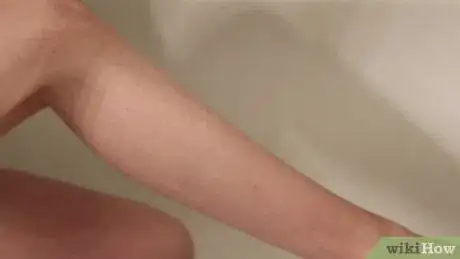 Immagine titolata Wax Your Legs Step 15