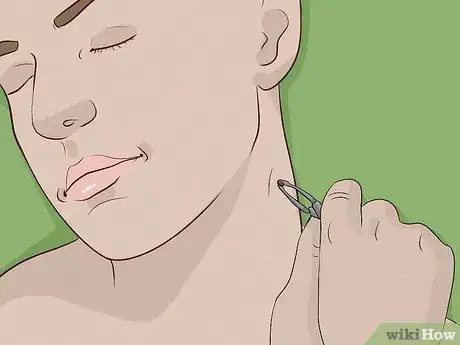 Immagine titolata Remove a Skin Tag from Your Neck Step 7