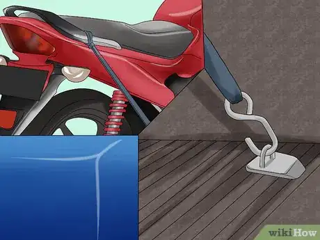 Immagine titolata Tie Down a Motorcycle Step 10